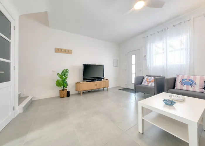 Holiday home Casa Lolo Y Pepe - 100m To The By Lanzarote Playa Honda (Lanzarote)